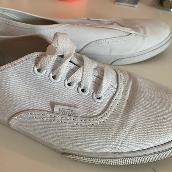 Low top white vans - Picture 1 of 4